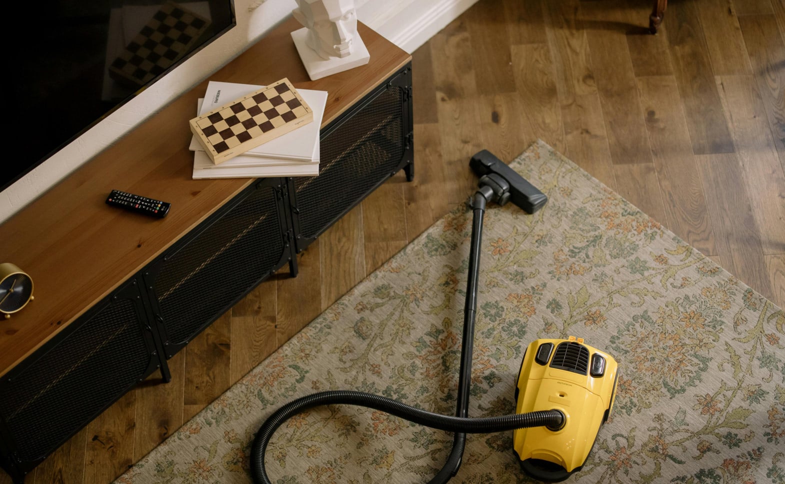 Comprehensive Cleaning Guide for a Spotless Apartment